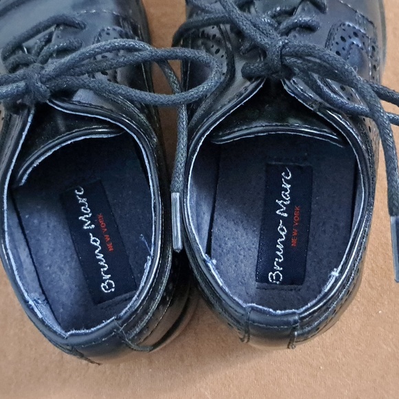 Bruno Marc black leather dress shoes boys size 10 - Picture 3 of 8